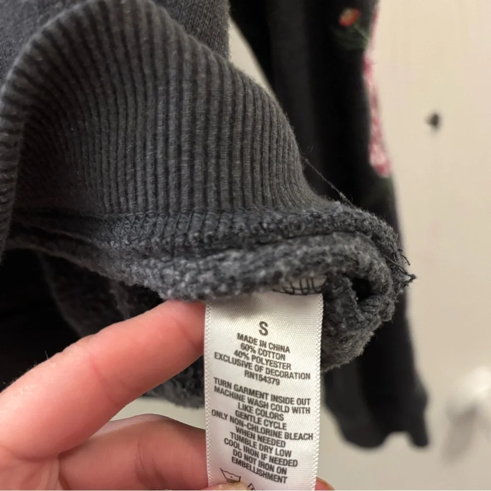 Aeropostale Gray Crewneck With Floral Embroidered Sleeves Womans Size Small - Picture 6 of 6